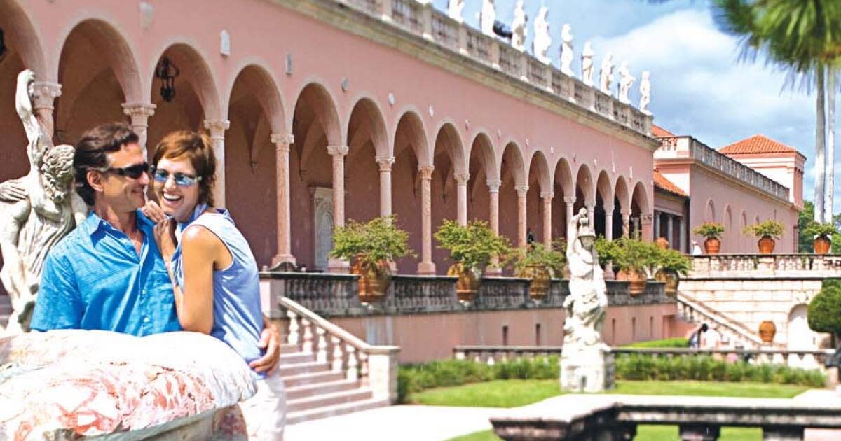 St. Armand's Circle: A Shopping Gem in Sarasota.
