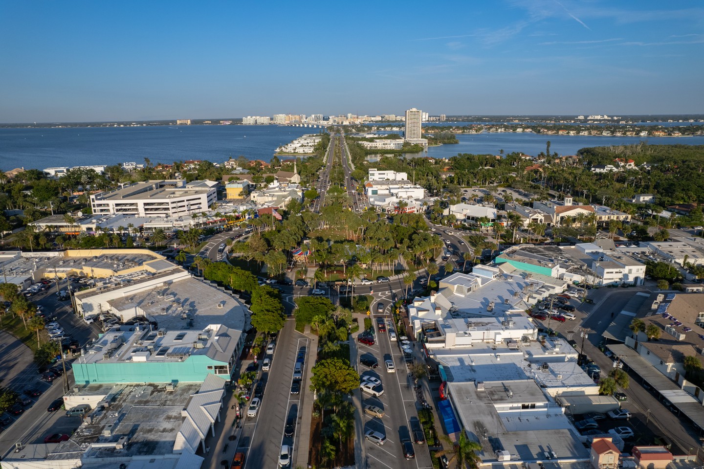 St. Armands Circle: A hub of shopping and dining, setting the stage for a memorable Sarasota weekend.